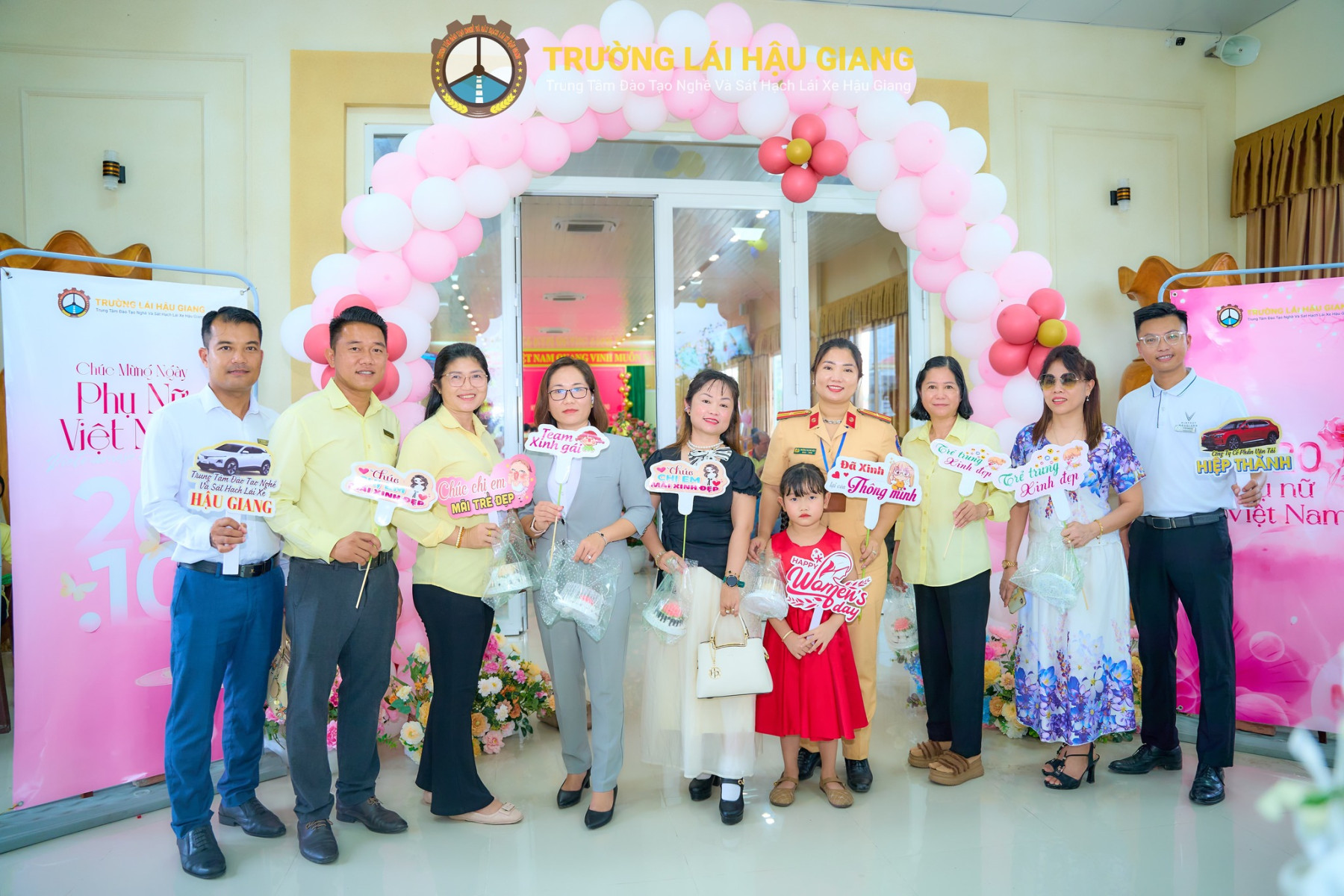 //truonglaihaugiang.vn/files/images/20-10-2025%20(Giang).jpg?v=1.0