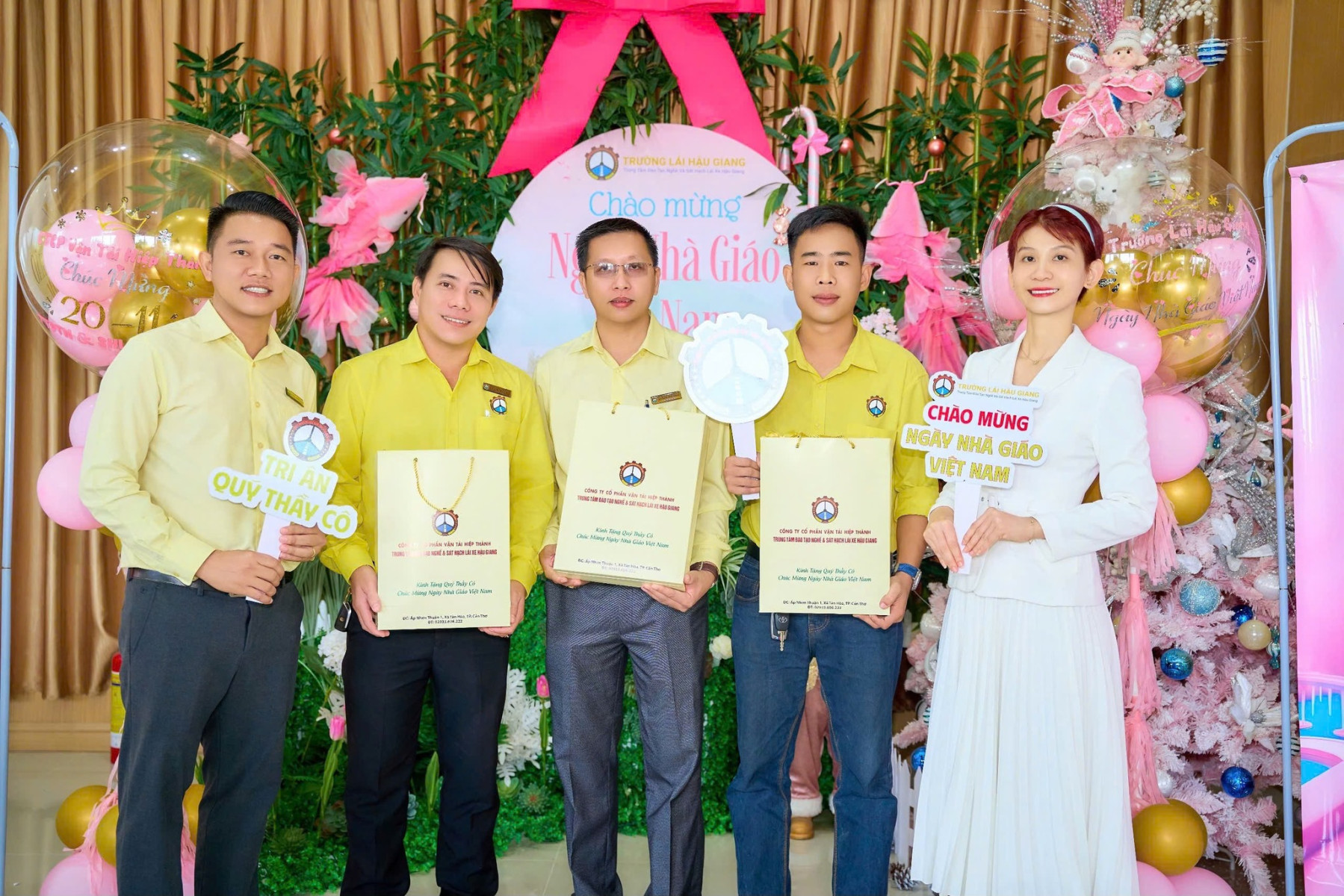 Nhìn lại khoảnh khắc 20/11 vừa qua — Lời tri ân gửi đến Quý Thầy, Cô, những người đã tận tâm dìu dắt thế hệ học viên