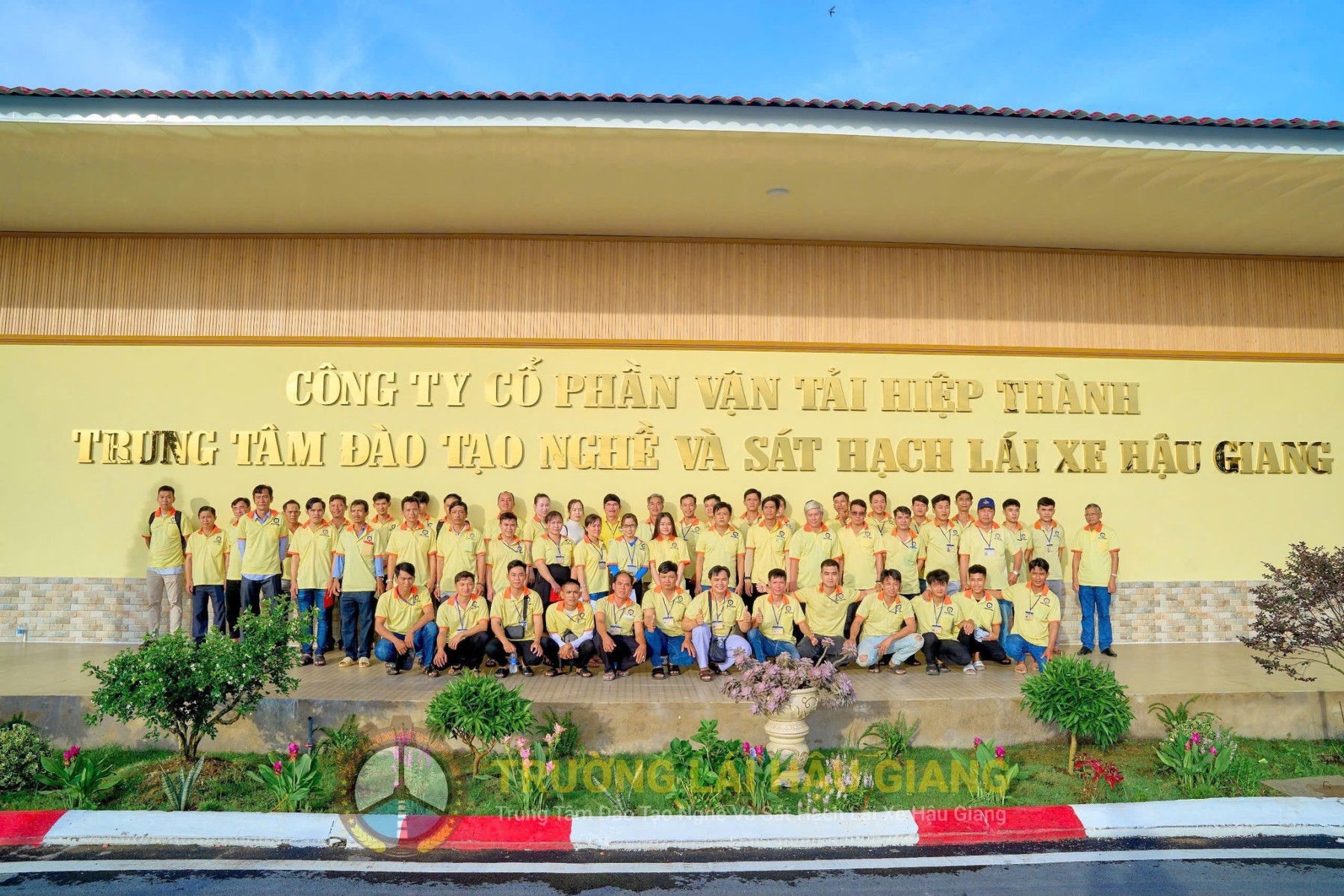 //truonglaihaugiang.vn/files/images/Cty%20Hiep%20Thanh%20-%20Truong%20lai%20Hau%20Giang.jpg?v=1.0