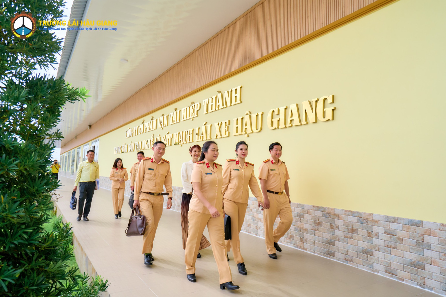 //truonglaihaugiang.vn/files/images/DOAN%20KIEM%20TRA%20CUC%20CSGT%202026.jpg?v=1.0