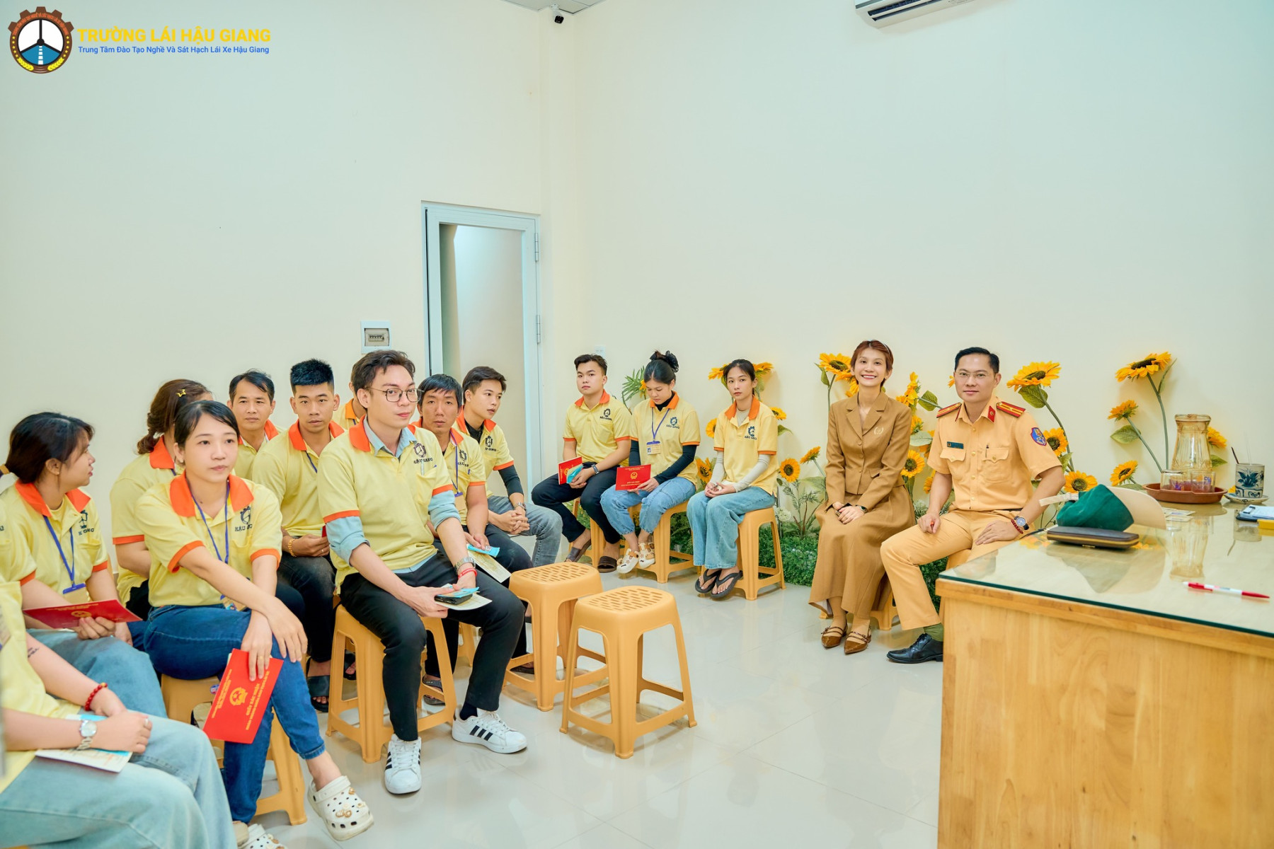 //truonglaihaugiang.vn/files/images/KHU%20VUC%20CHO%20THI%20LY%20THUYET.jpg?v=1.0