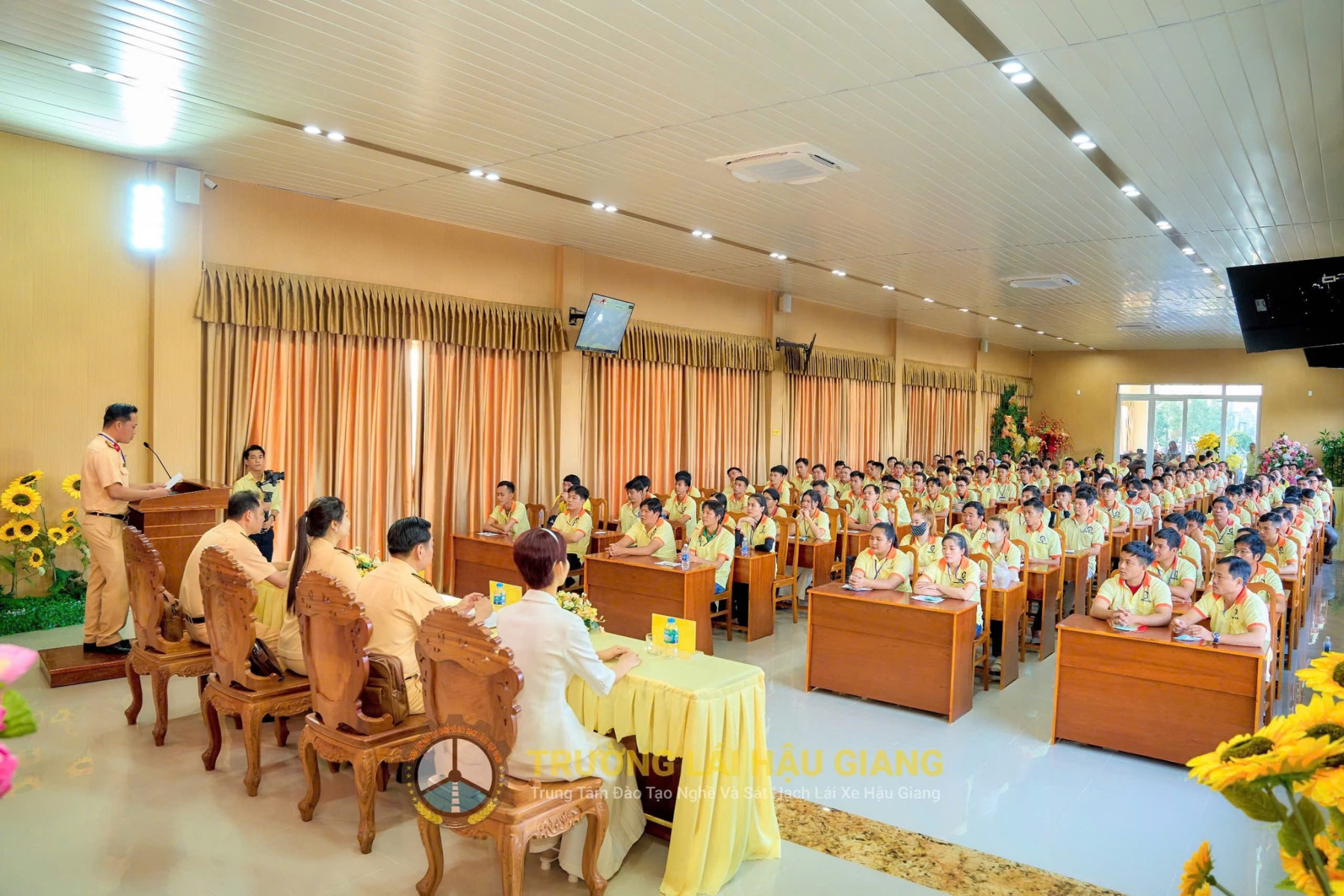 //truonglaihaugiang.vn/files/images/Sat%20hach_HV.jpg?v=1.0