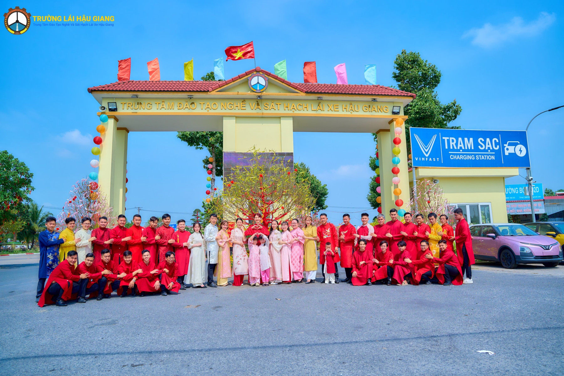 //truonglaihaugiang.vn/files/images/XUAN%202026%20CBNV%20CONG.jpg?v=1.0